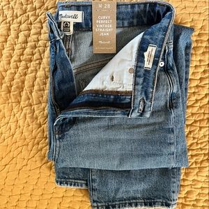 Madewell The Curvy Perfect Vintage Straight Jean in Hoye Wash